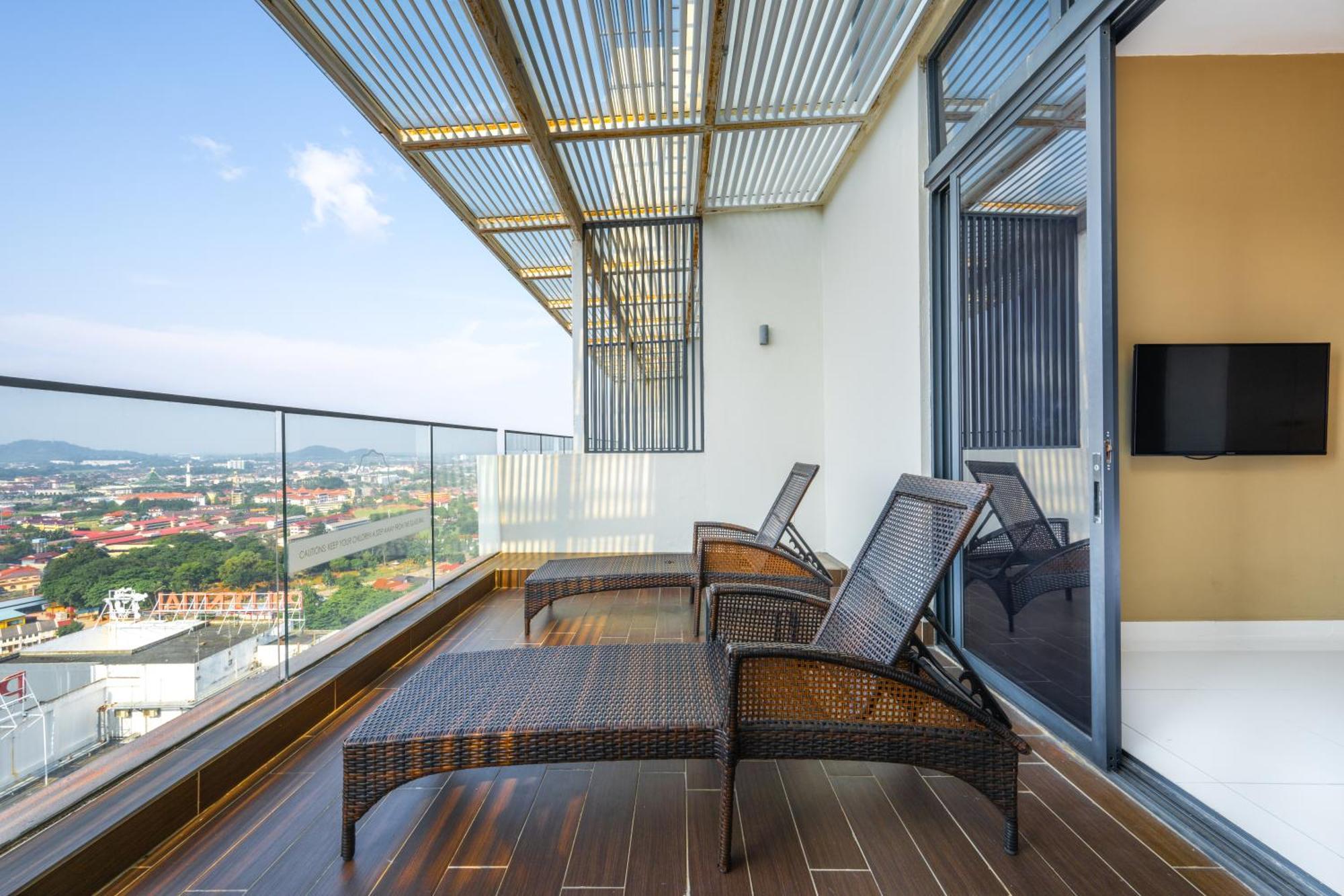 Greystone 99 Suites Малакка Экстерьер фото