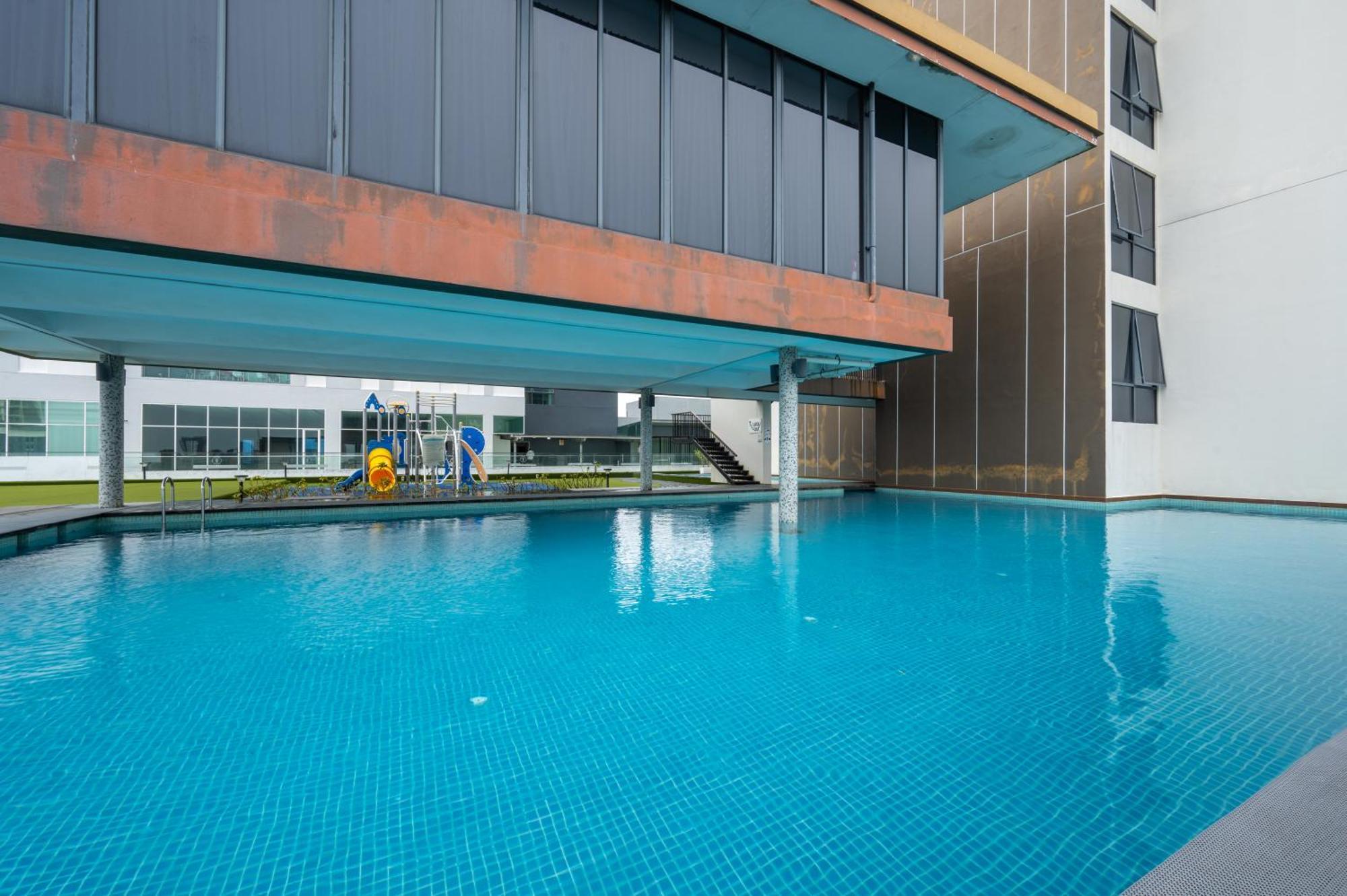 Greystone 99 Suites Малакка Экстерьер фото